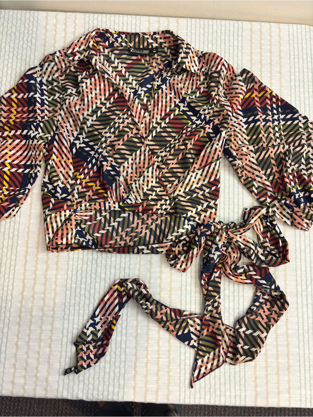 New York & Company Navy Pink Multicolor Geometric Wrap Top